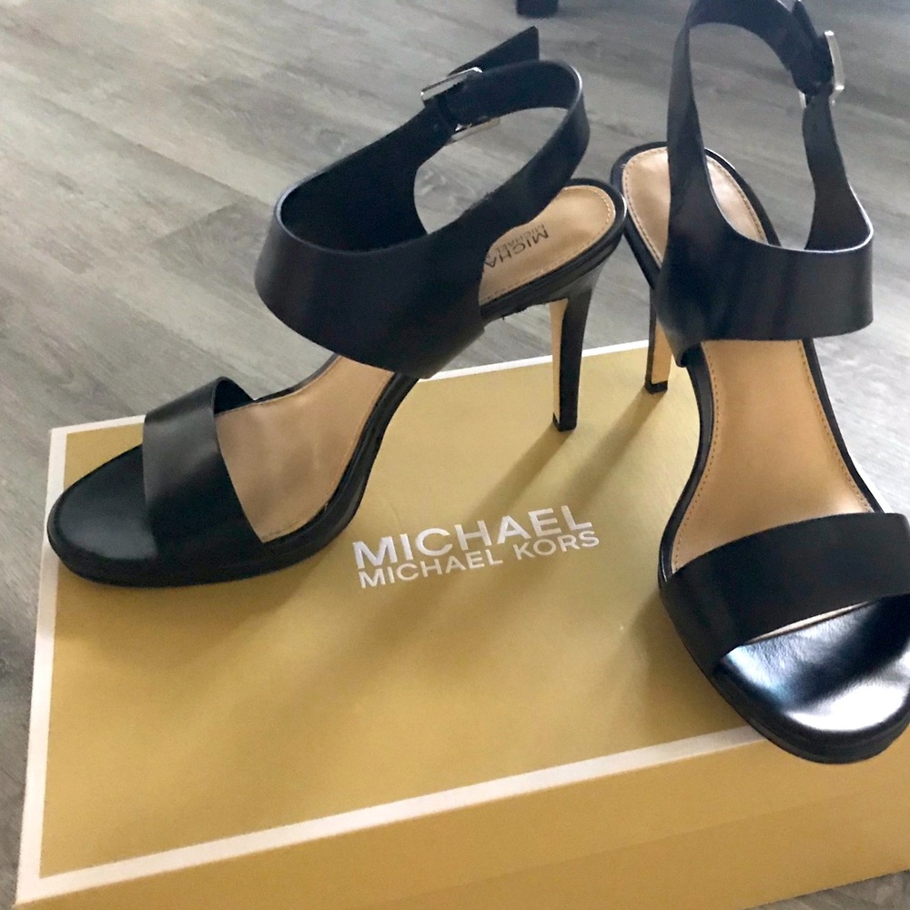 Michael Kors size 7